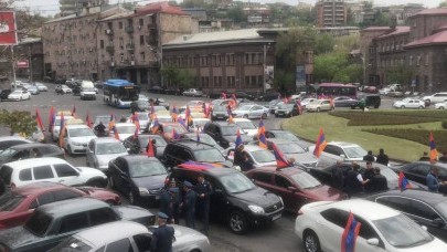 Ermənistanda Paşinyana qarşı avtoyürüş keçirildi - VİDEO
